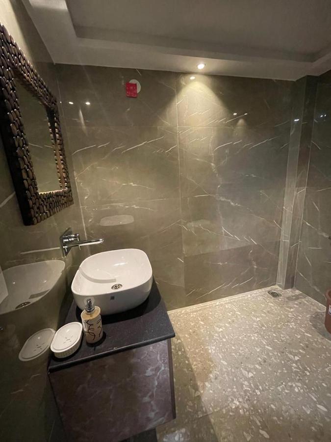 Flxho Uno - Serviced Apartment & Rooms - Golf Course Road Гургаон Екстериор снимка
