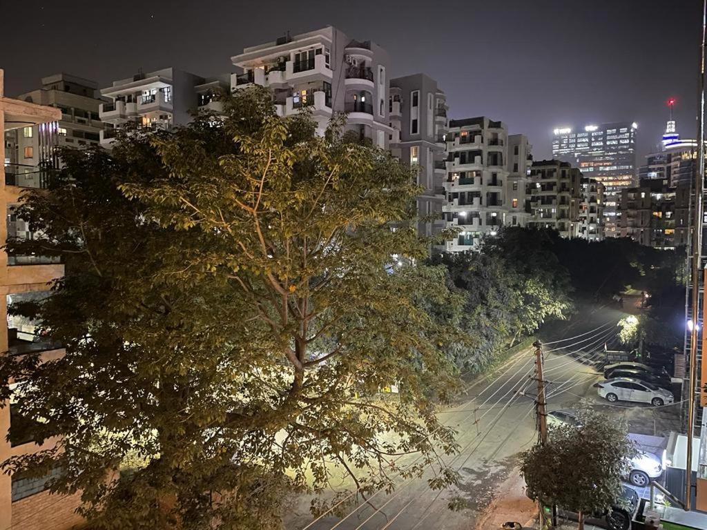 Flxho Uno - Serviced Apartment & Rooms - Golf Course Road Гургаон Екстериор снимка