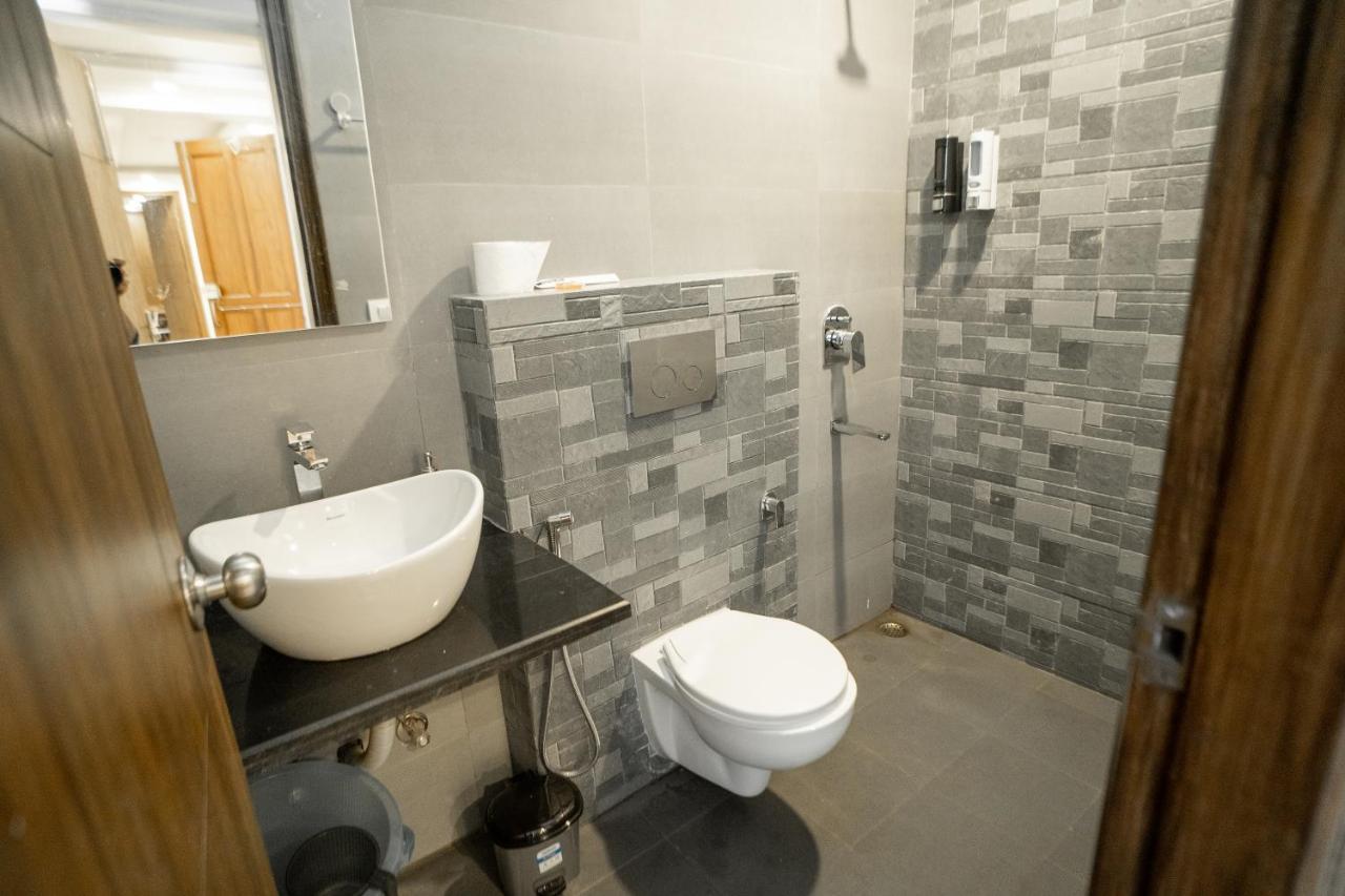 Flxho Uno - Serviced Apartment & Rooms - Golf Course Road Гургаон Екстериор снимка